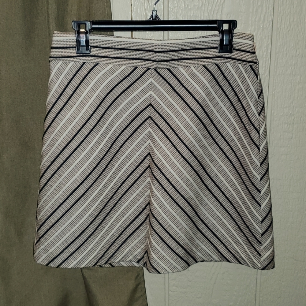 Loft woven skirt.